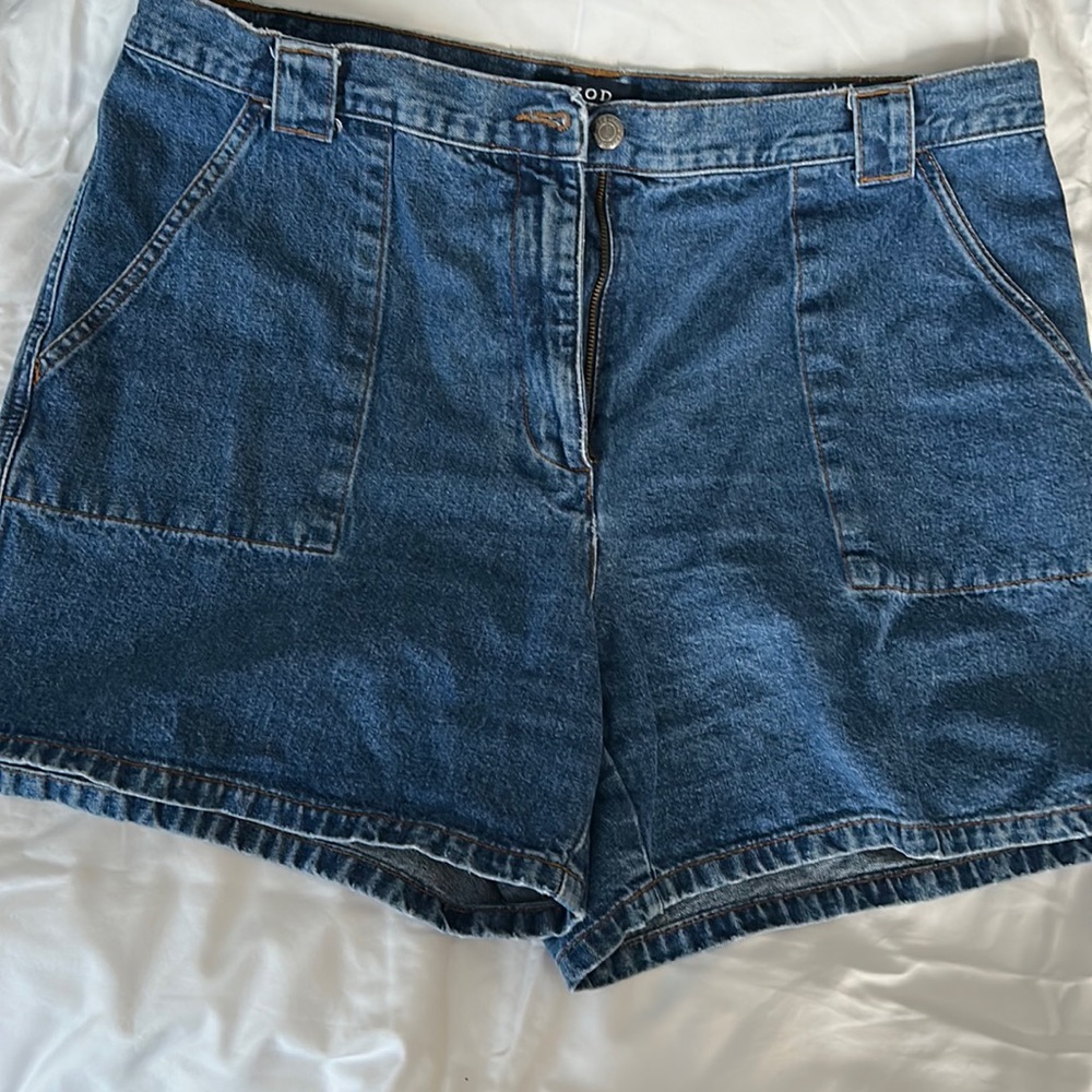 Izod women’s shorts
